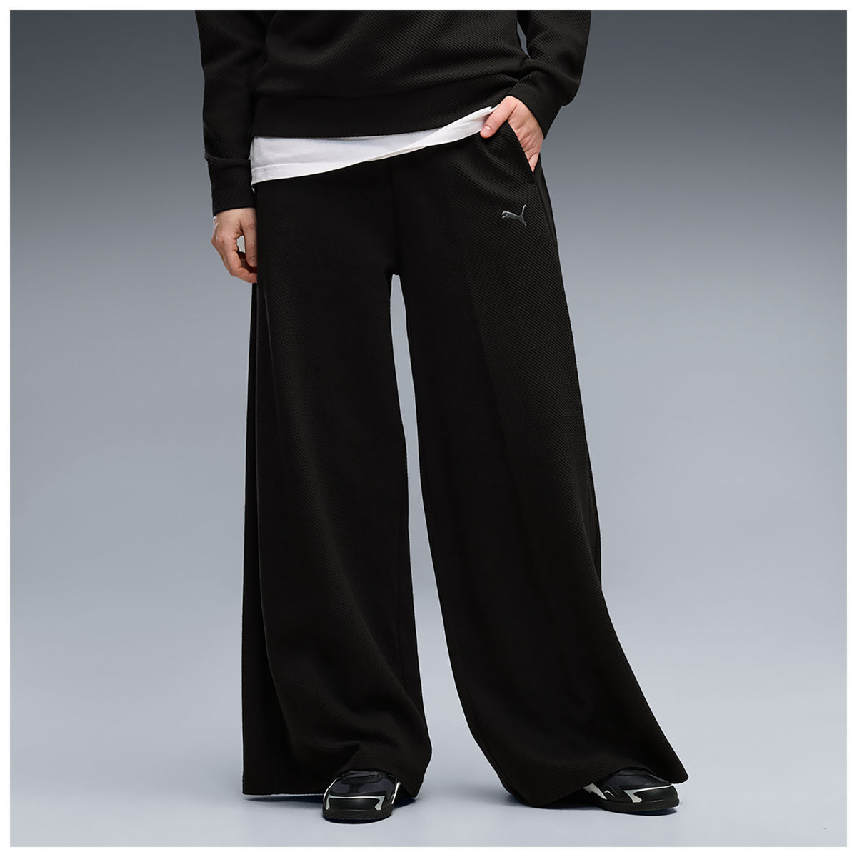 PUMA_CLASS_RELAXED_WIDE_LEG_PANTS_694013_01_Image_4