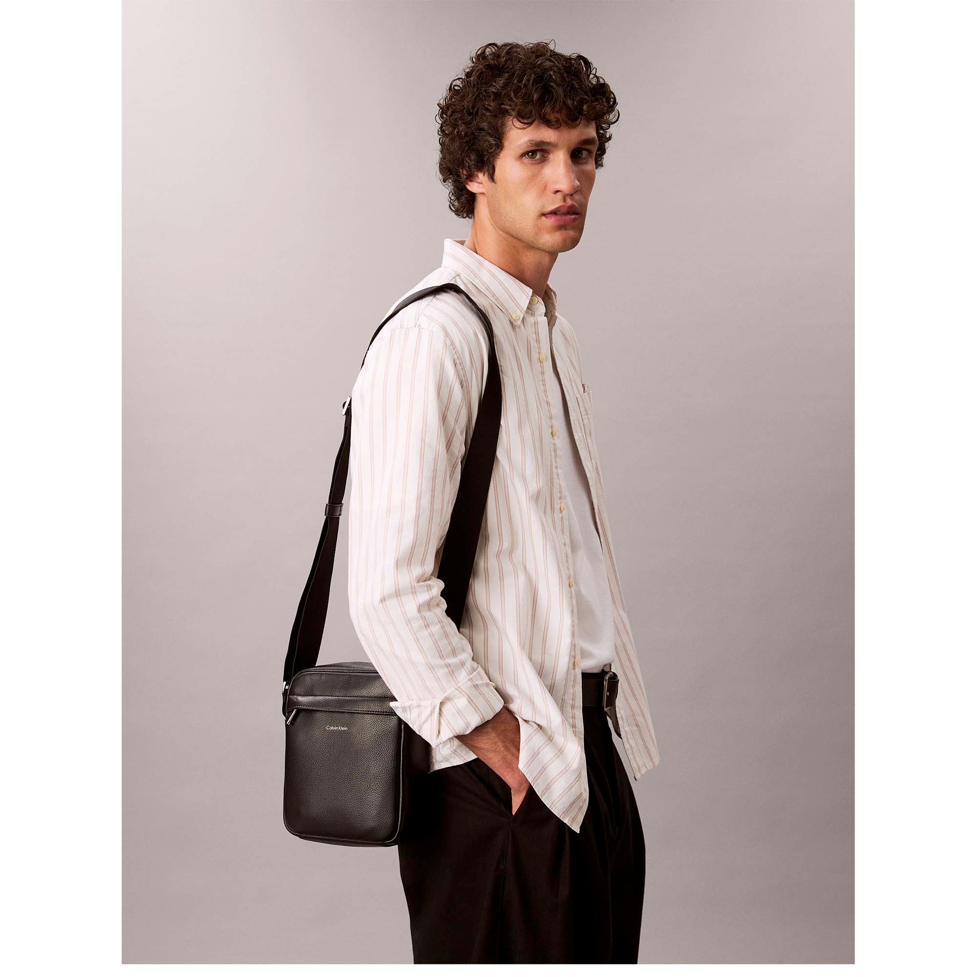 RAISED_REPORTER_LV04D3160G_UB1_Image_5