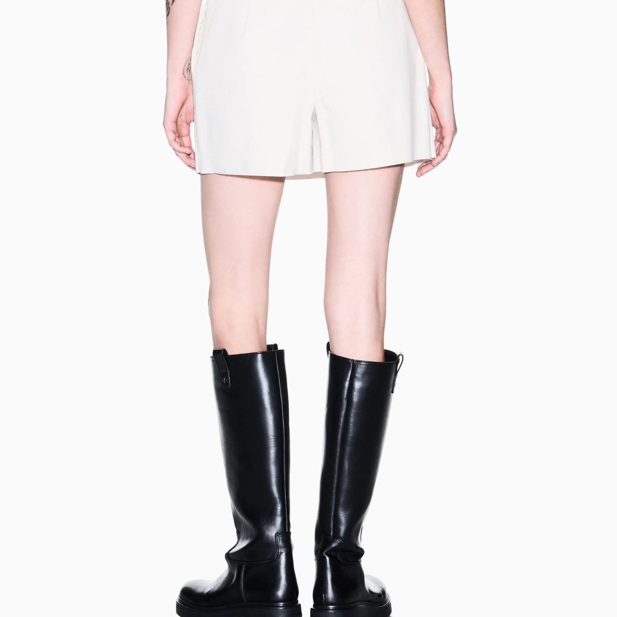 SHORTS_XW002921AF26077_U1039_Image_3