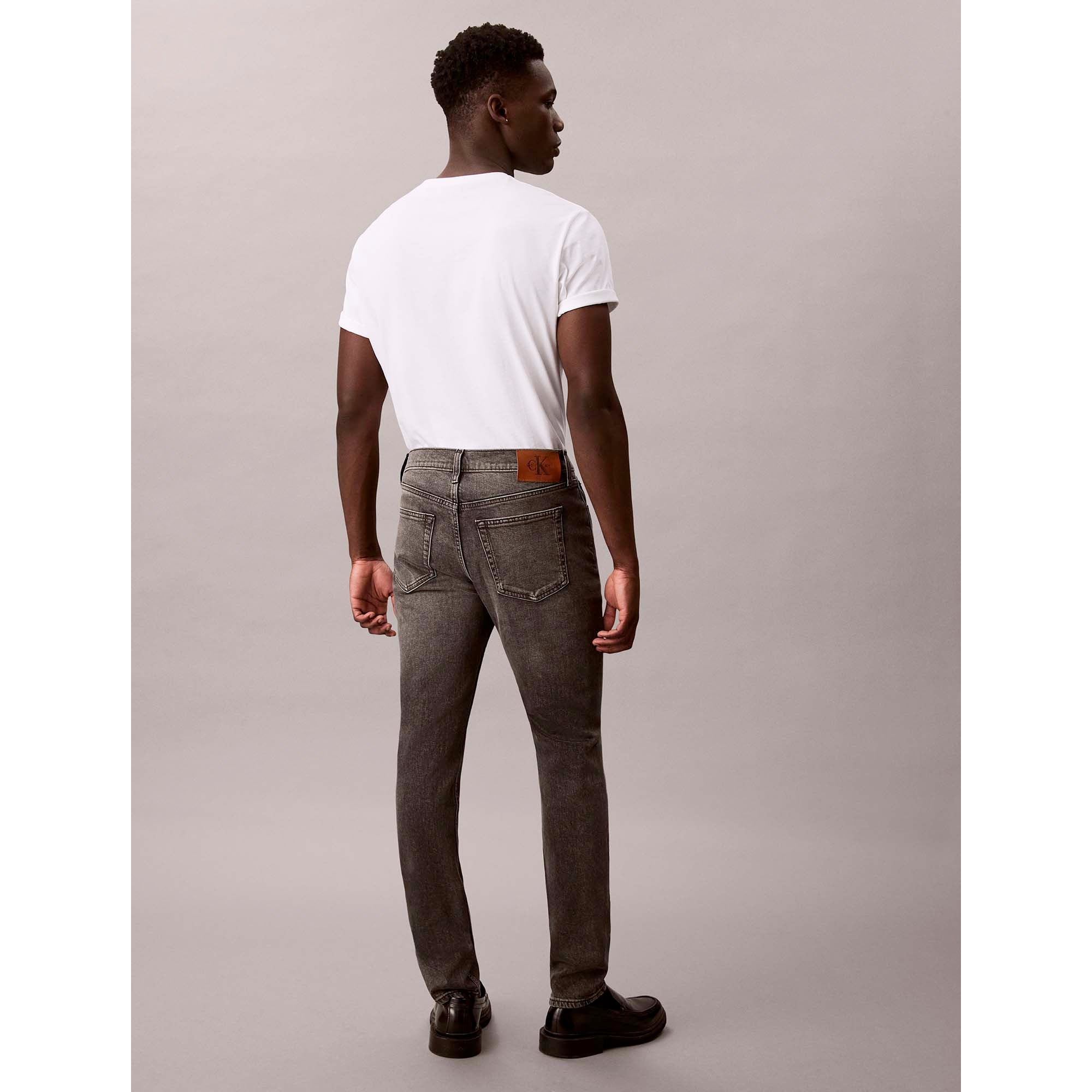 SLIM_TAPER_HEARST_GR_LV04RD702G_ZY3_Image_3