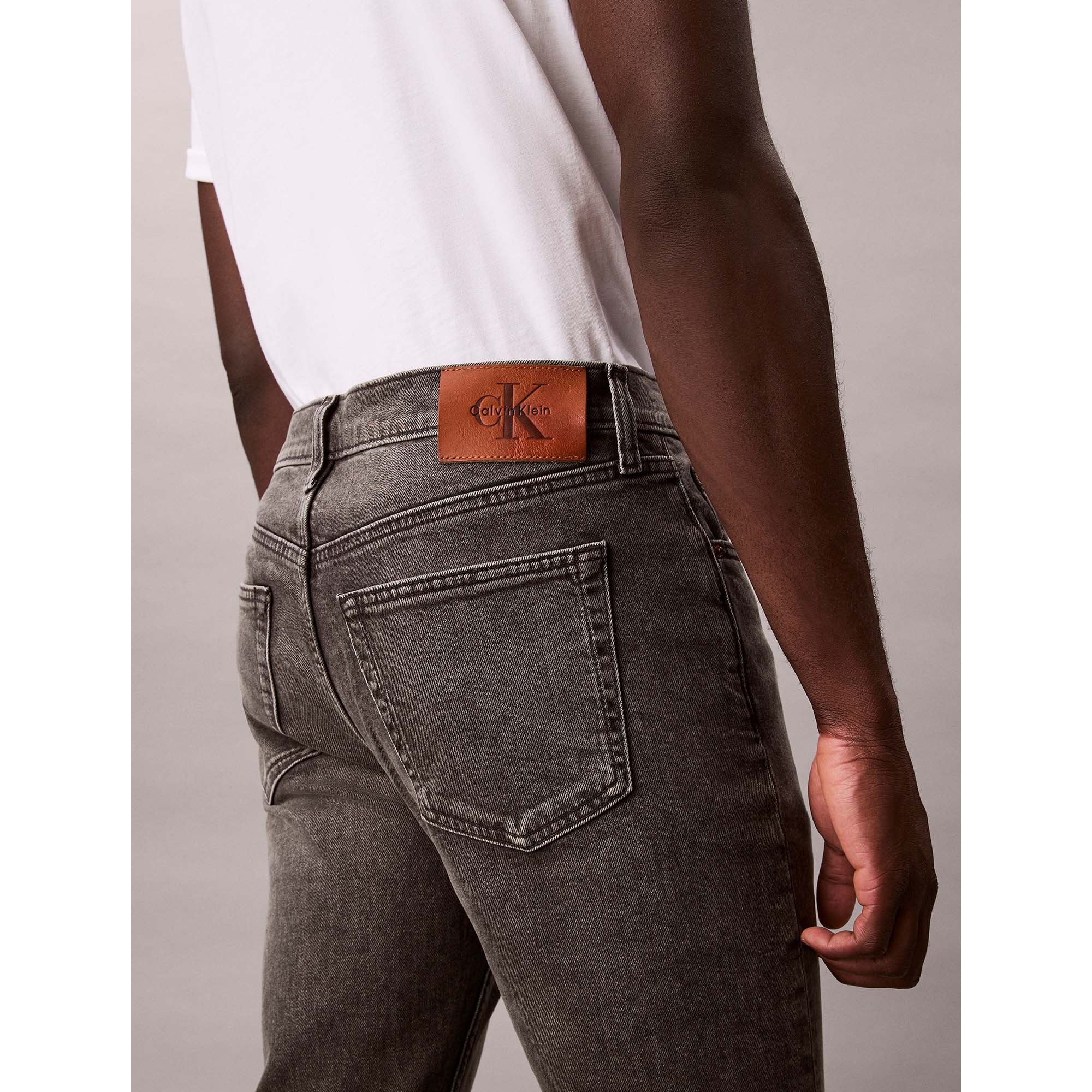 SLIM_TAPER_HEARST_GR_LV04RD702G_ZY3_Image_4