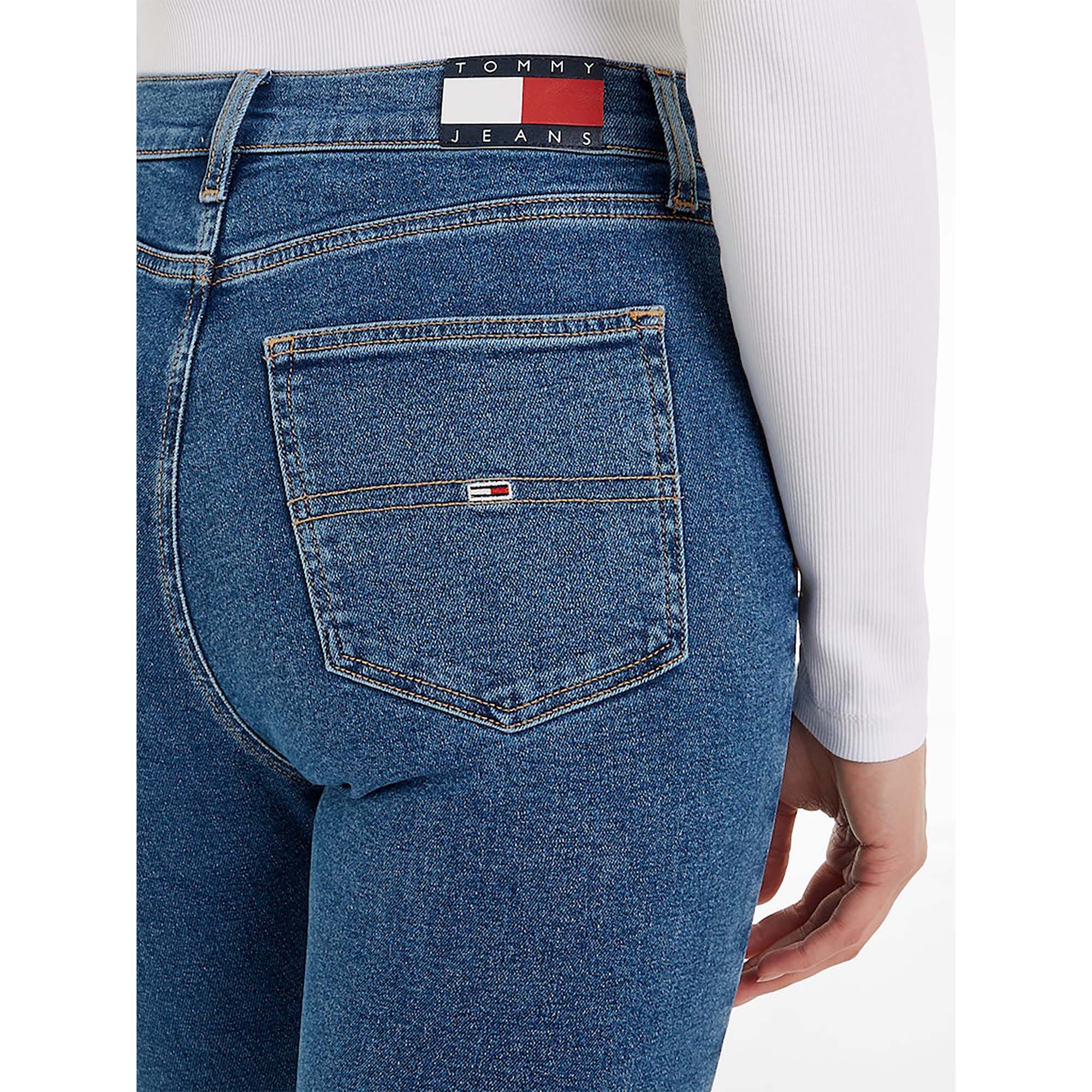 SYLVIA_HGH_SSKN_AH42_DW0DW17147_1A5_Image_4