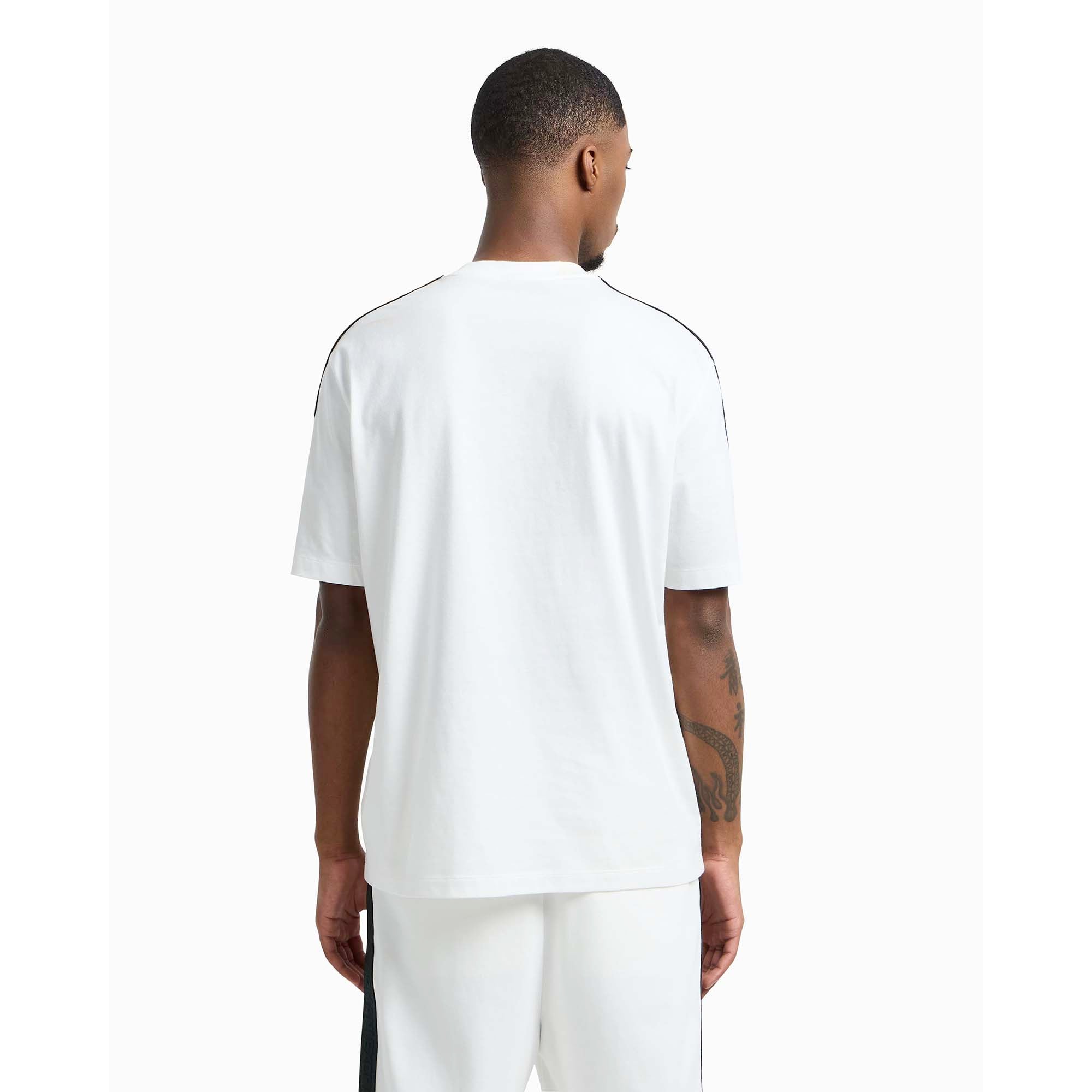 T-SHIRT_XM000322AF10361_U0009_Image_3