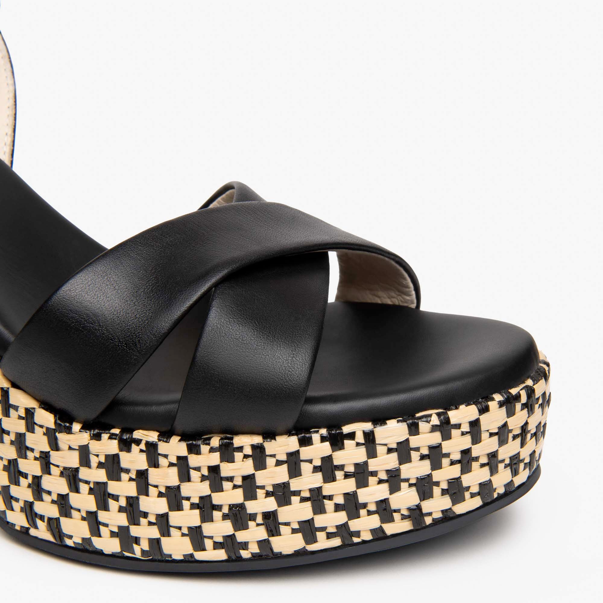 TAMIGI_PUCASSOLA_P17697_RI_E616072D_100_Image_3