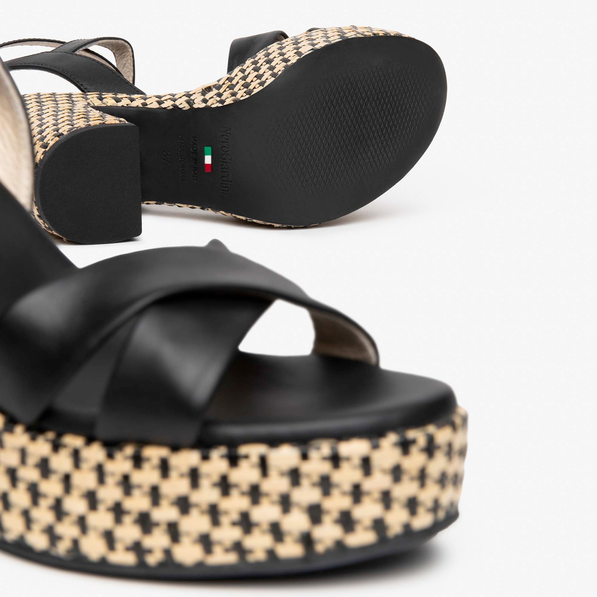 TAMIGI_PUCASSOLA_P17697_RI_E616072D_100_Image_4