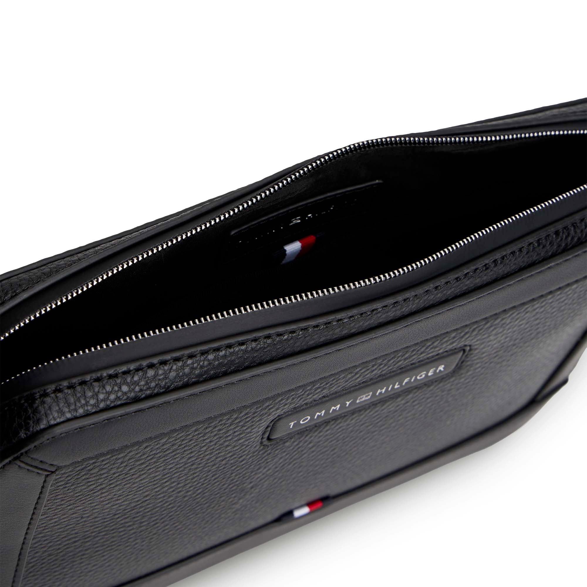 TH_CENTRAL_POUCH_AM0AM13953_BDS_Image_4