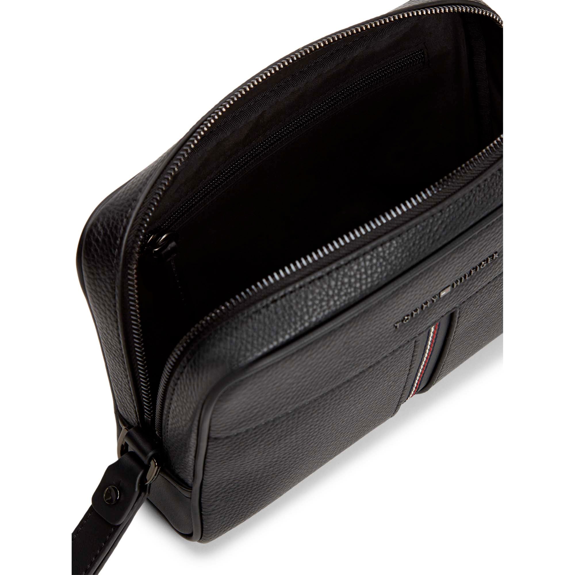 TH_CENTRAL_POUCH_AM0AM14173_BDS_Image_4