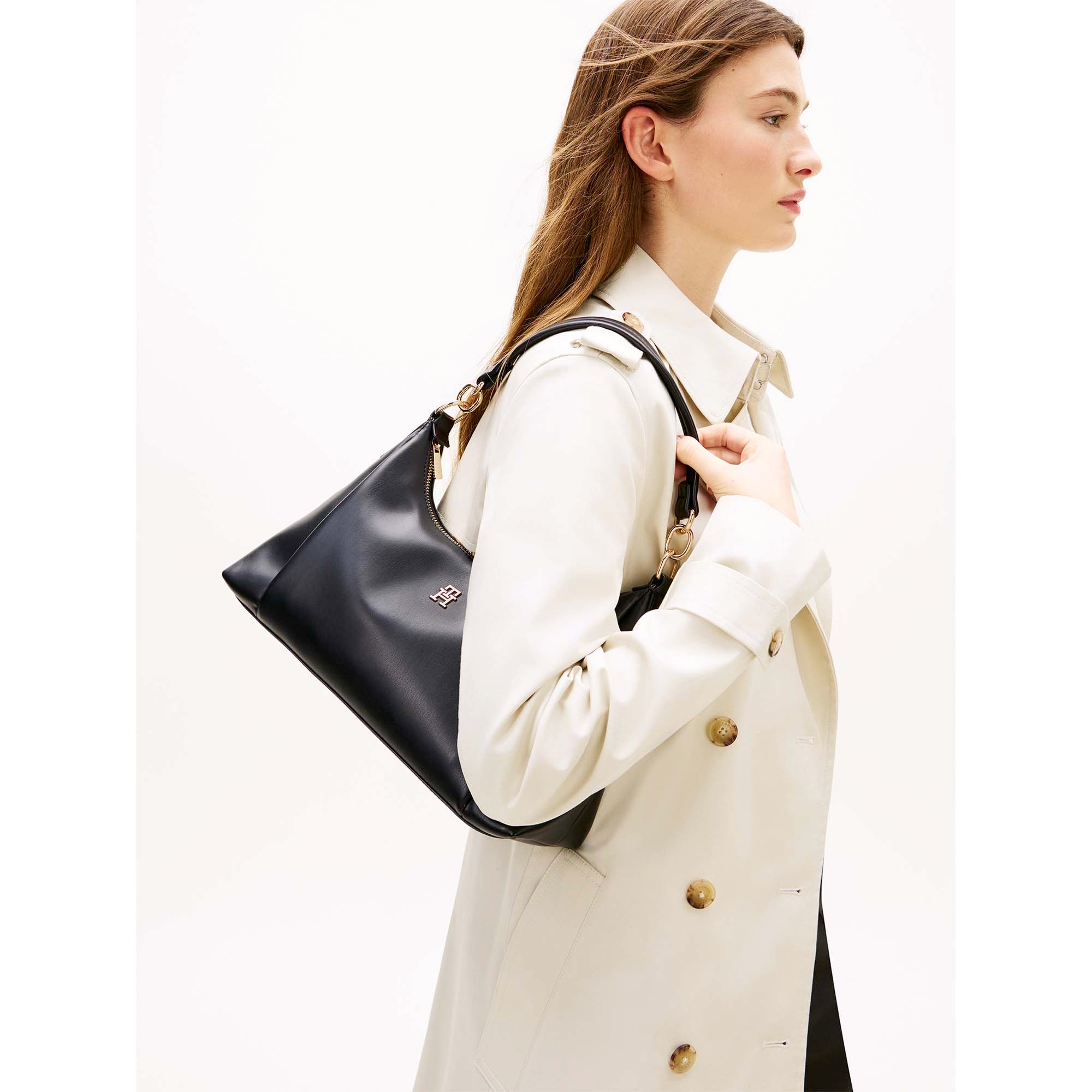 TH_ESSENTIAL_SHOULDER_BAG_AW0AW18373_BDS_Image_5