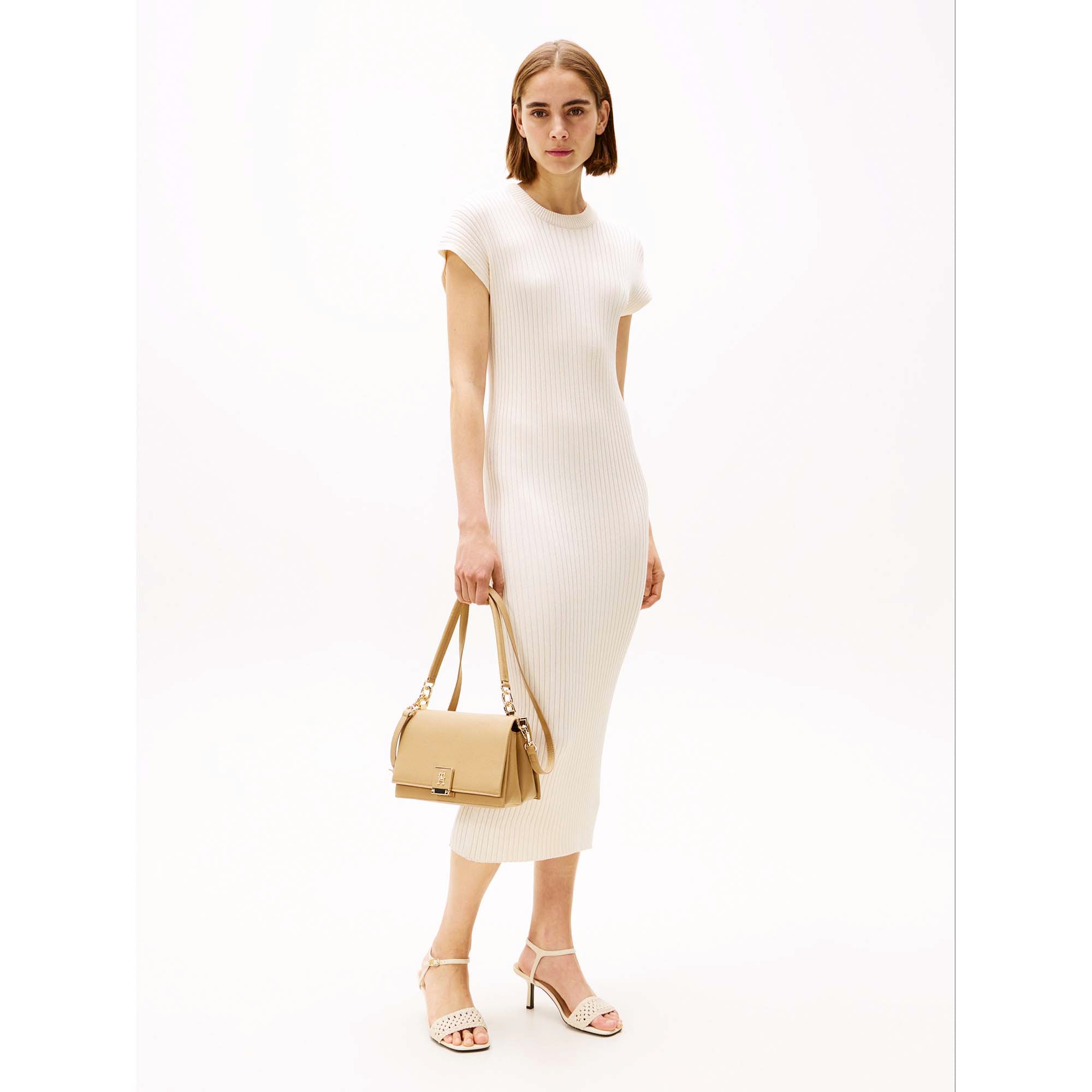 TH_HER_MED_CROSSOVER_AW0AW17216_RBC_Image_5