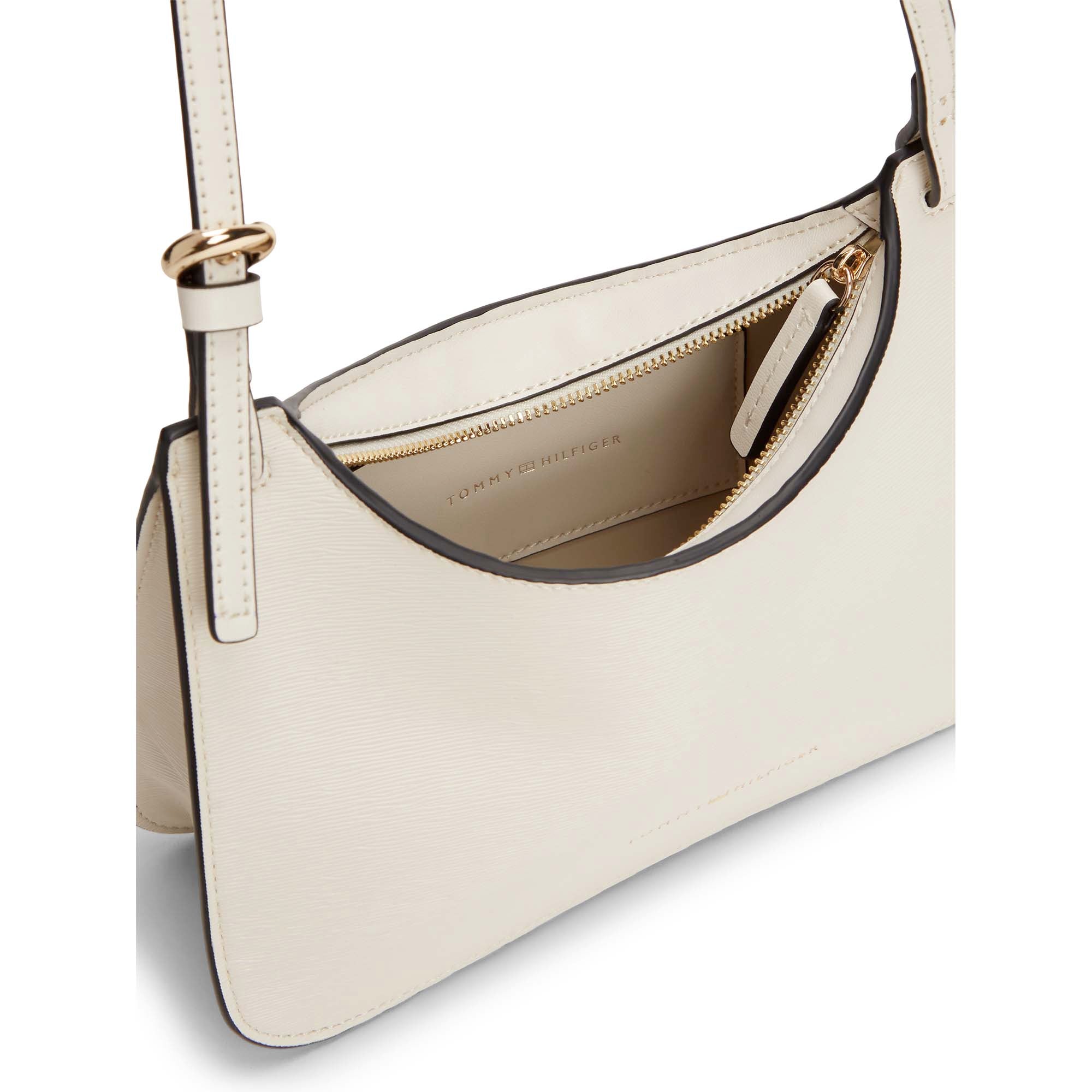 TH_MODERN_CROSSOVER_AW0AW18619_AEO_Image_3