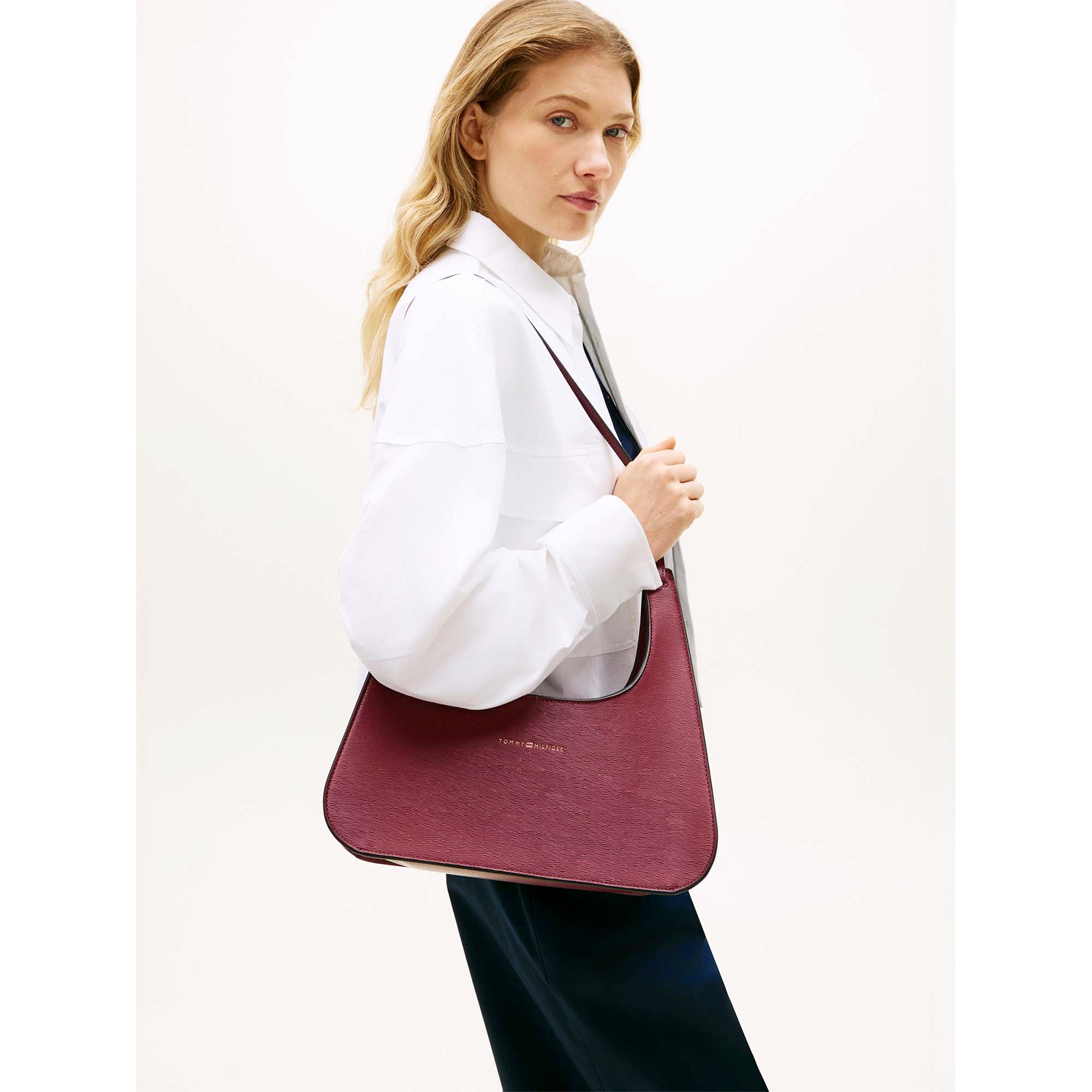 TH_MODERN_SHOULDER_BAG_AW0AW18620_GNE_Image_5