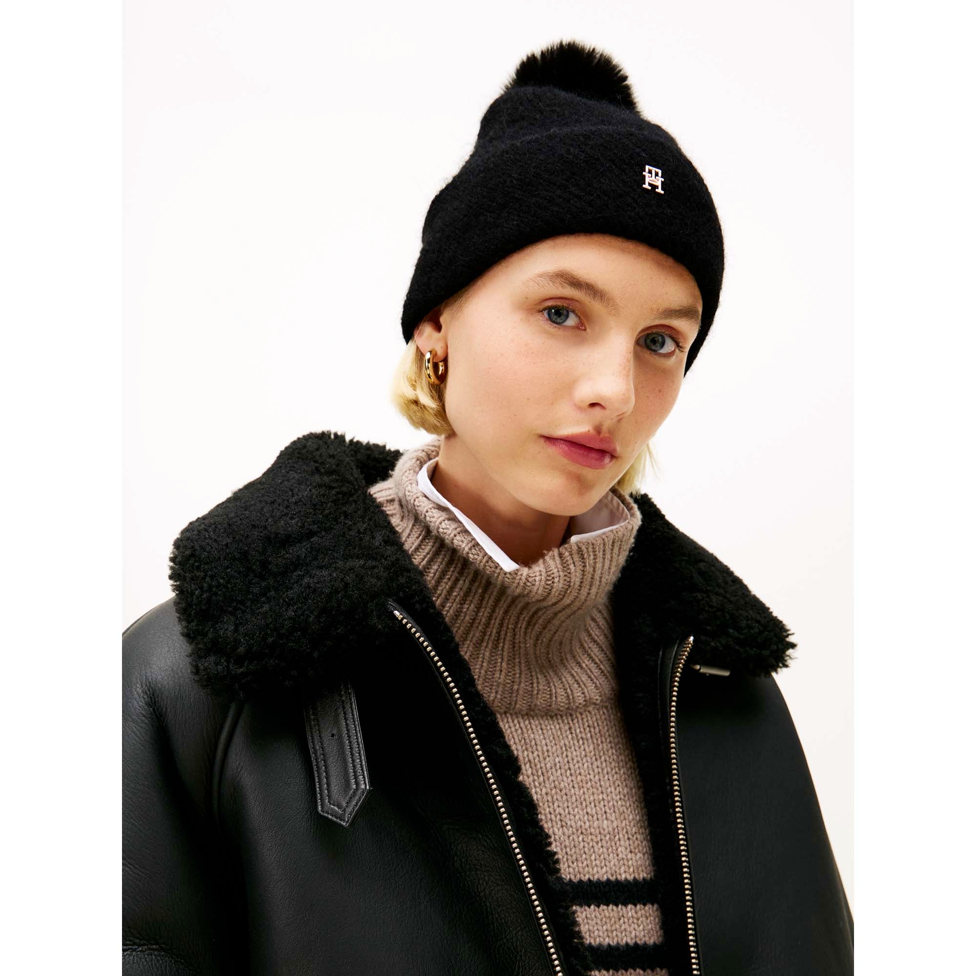 TH_POM_POM_BEANIE_AW0AW18178_BDS_Image_4