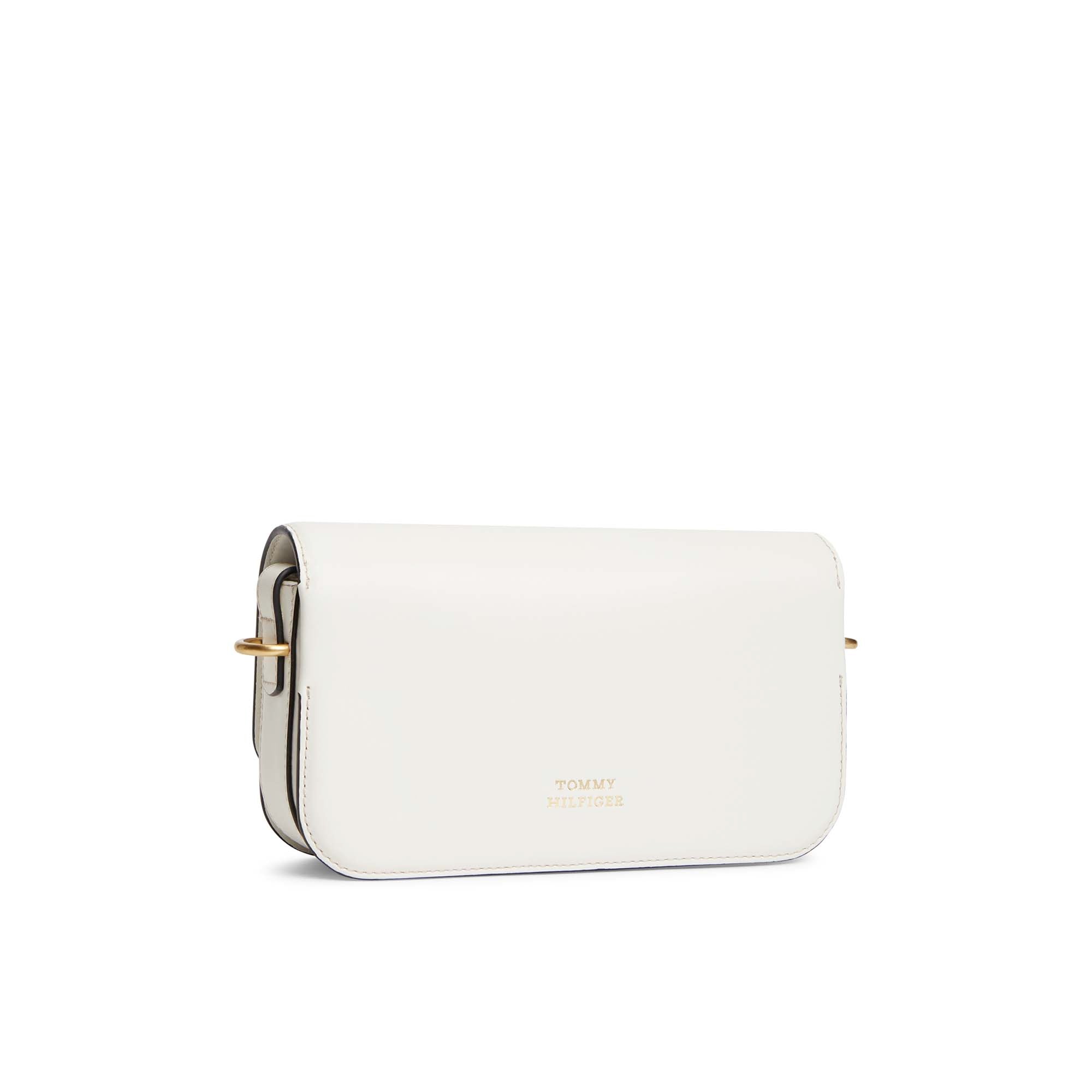 TH_SCRIPT_FLAP_CROSSOVER_AW0AW18399_AEO_Image_2