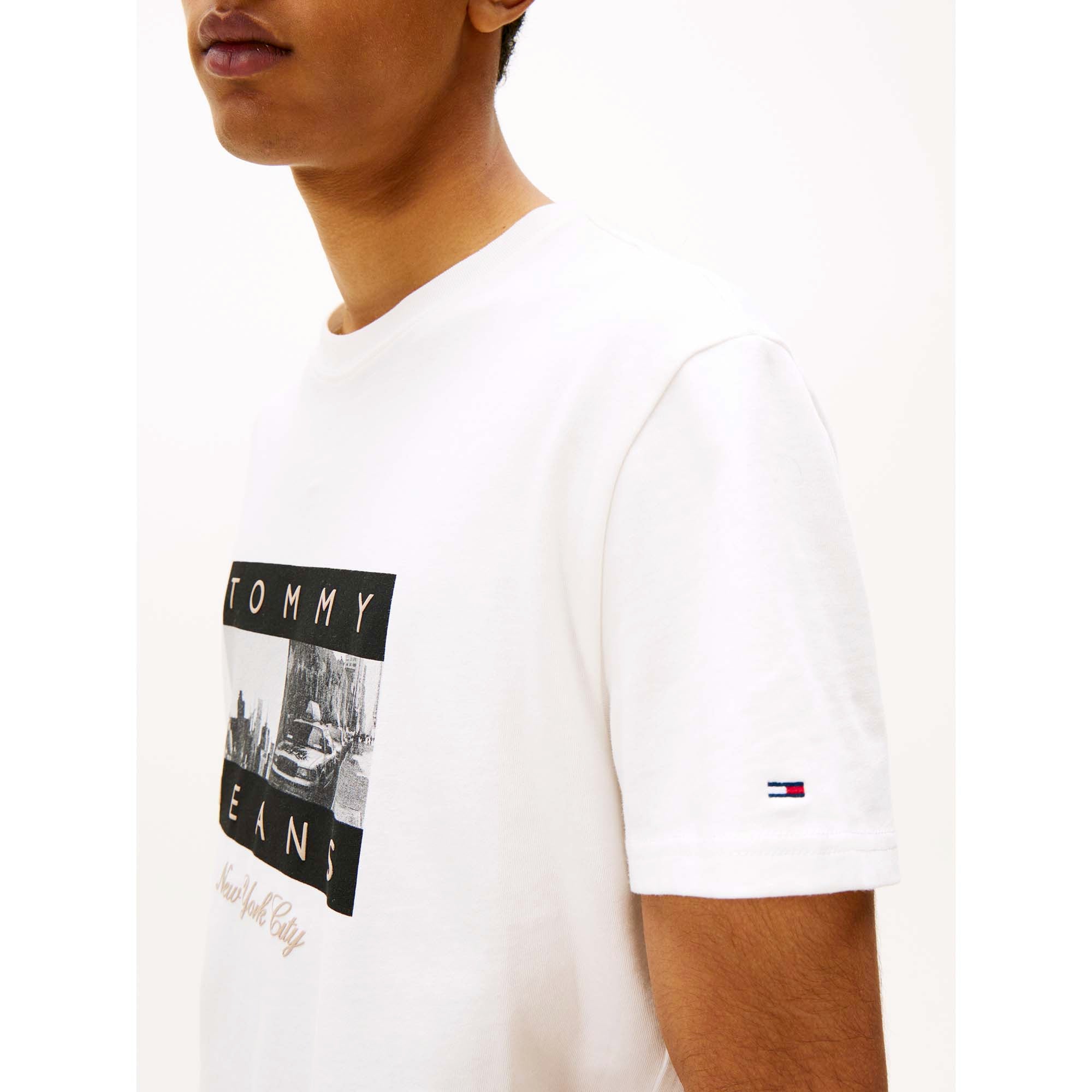 TJM_REG_PHOTO_FLAG_S_DM0DM22464_YBL_Image_4