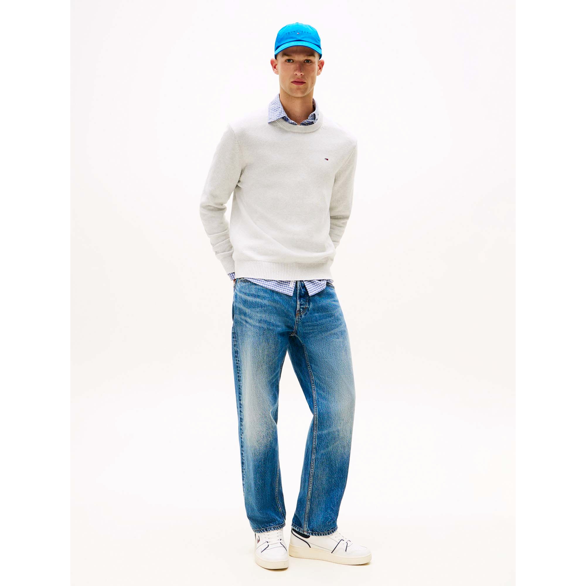 TJM_SLIM_ESS_SWEATER_DM0DM21787_P09_Image_5