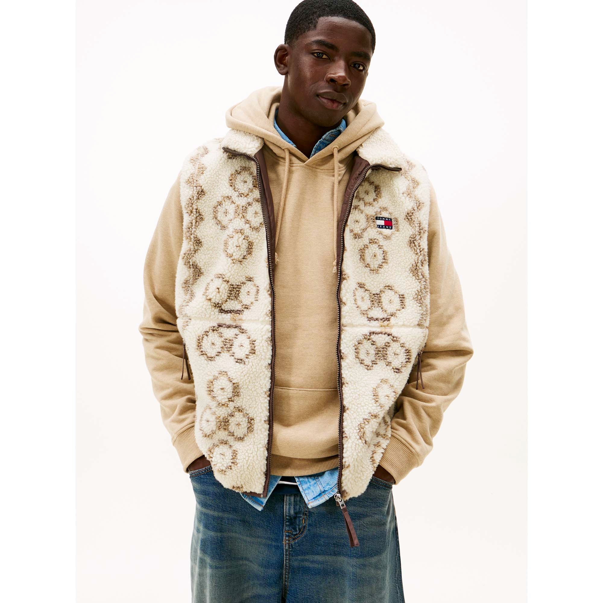 TJM_TEDDY_AOP_VEST_DM0DM22300_GW1_Image_2