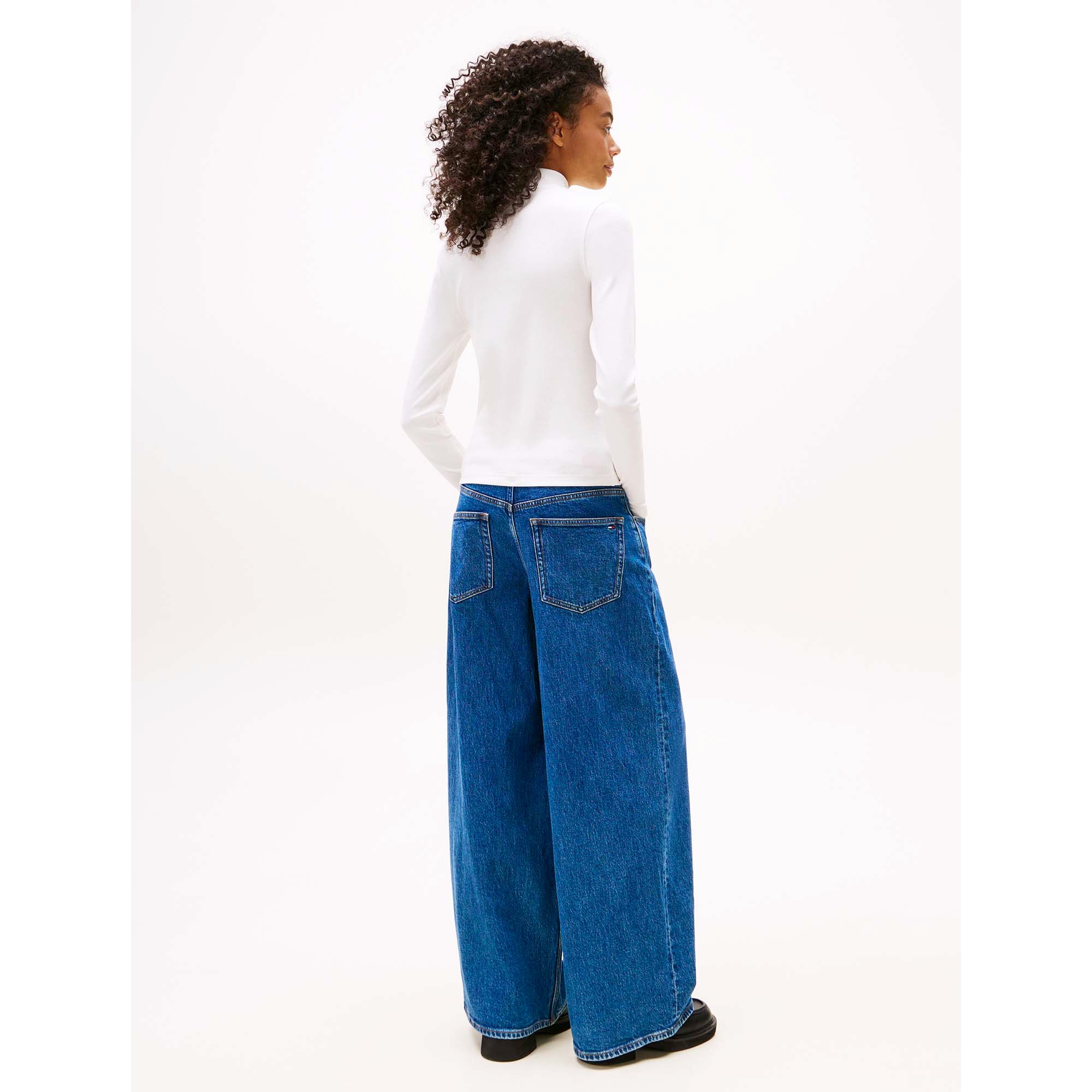 TJW_ESSENTIAL_MOCK_N_DW0DW19830_YBL_Image_3