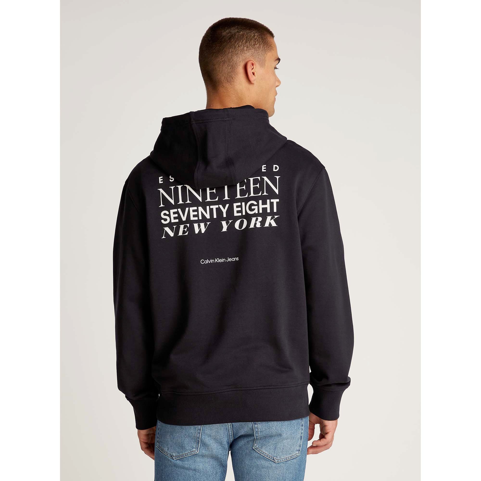 TYPEFACE_GRAPHIC_HOO_J30J327403_BEH_Image_4