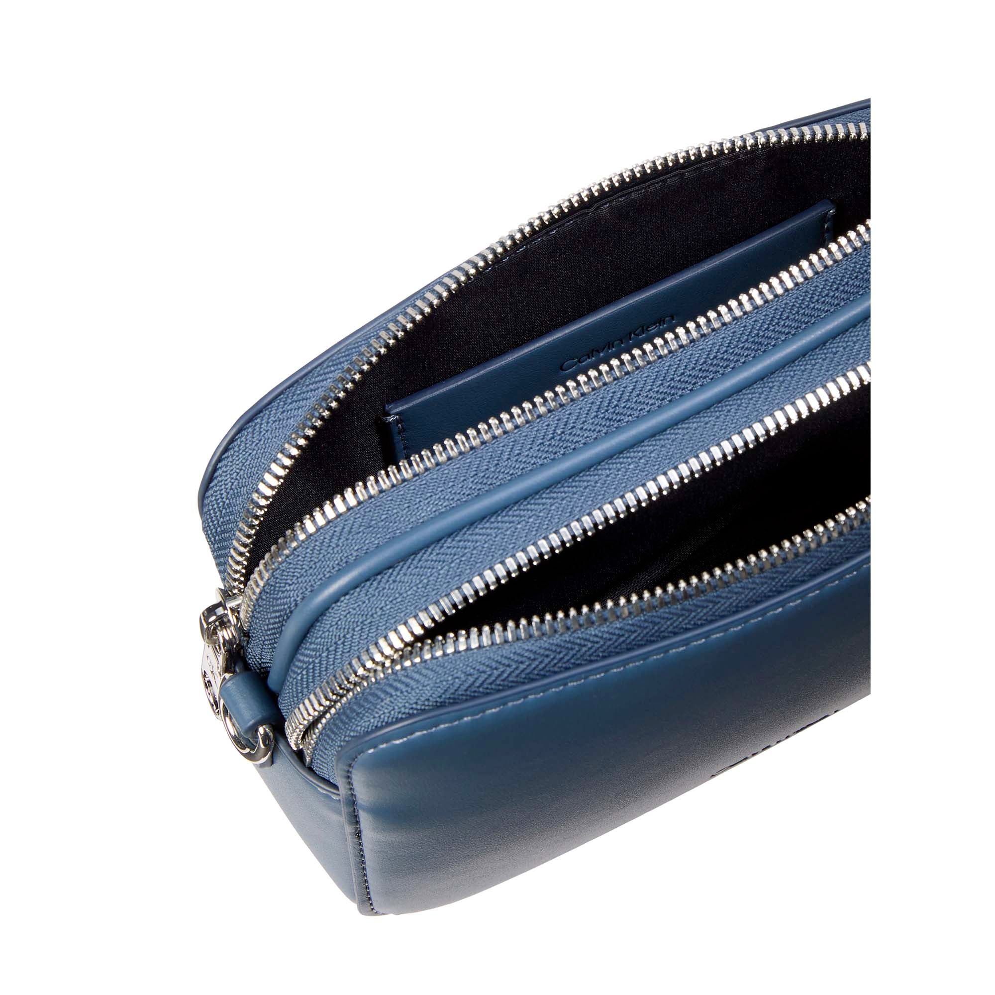 WEBBING_DOUBLE_STRAP_CAMERA_BAG_LV04F3165G_RO3_Image_3