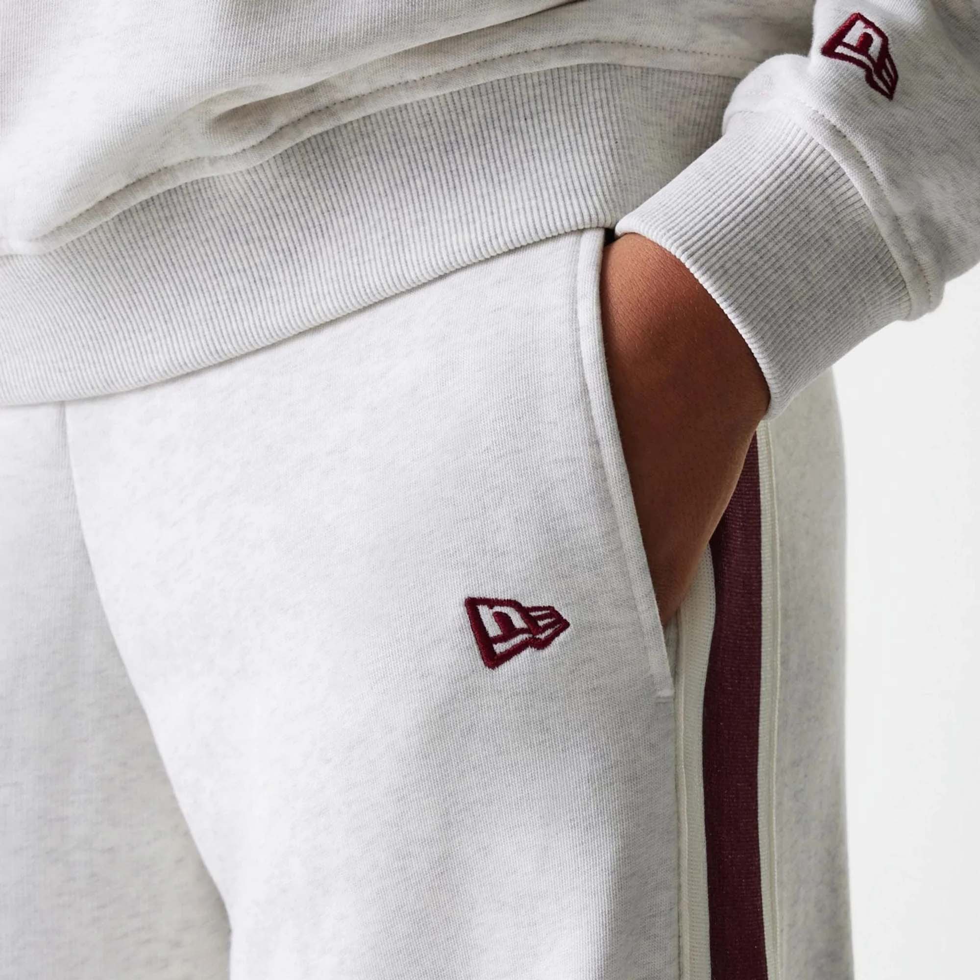 WMNS_NE_STRAIGHT_JOGGER_NEWERA_EGH_60684456_050_Image_4