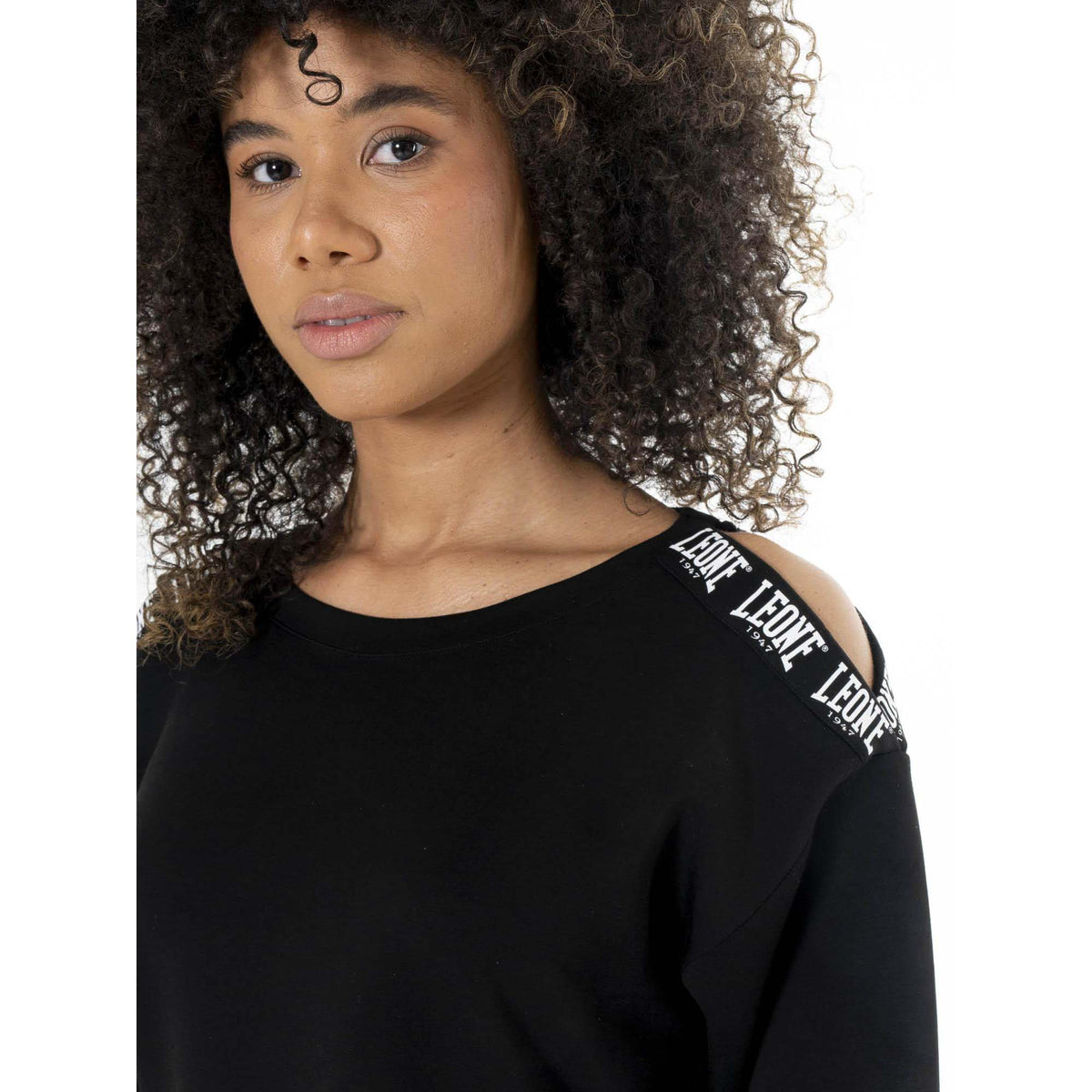 WOMAN_CREWNECK_BLACKWHITE_W6561T10I00_09_Image_3