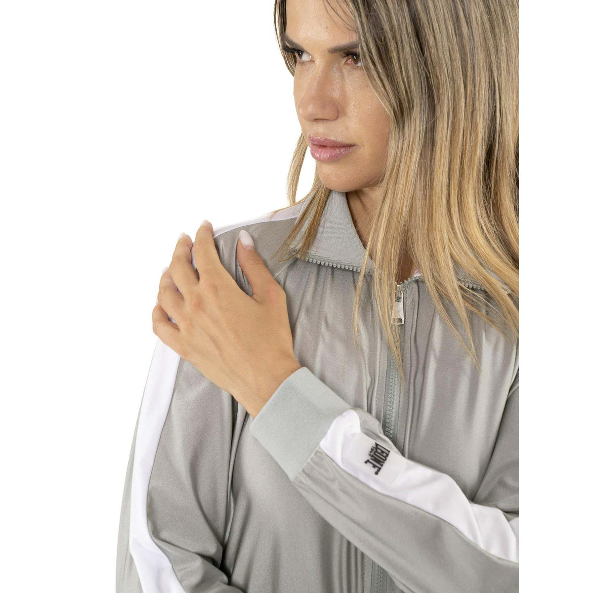 WOMAN_HIGH_COLLAR_OUTDOORS_W6573T10N00_194_Image_5