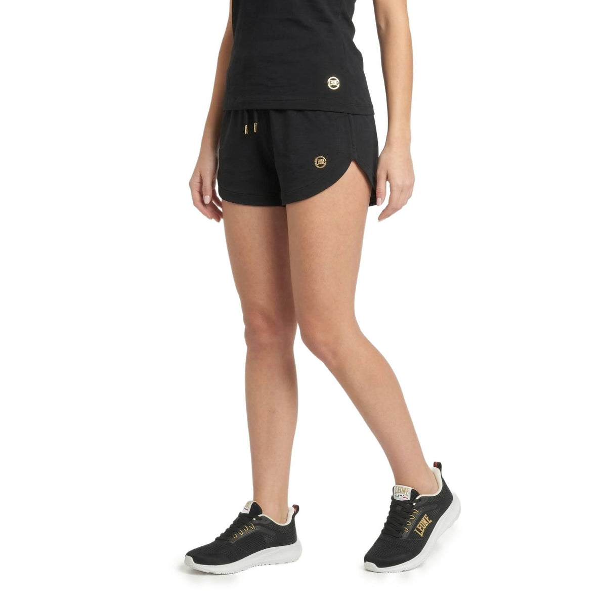WOMAN_SHORTS_CLASSY_W7034B12M01_09_Image_3