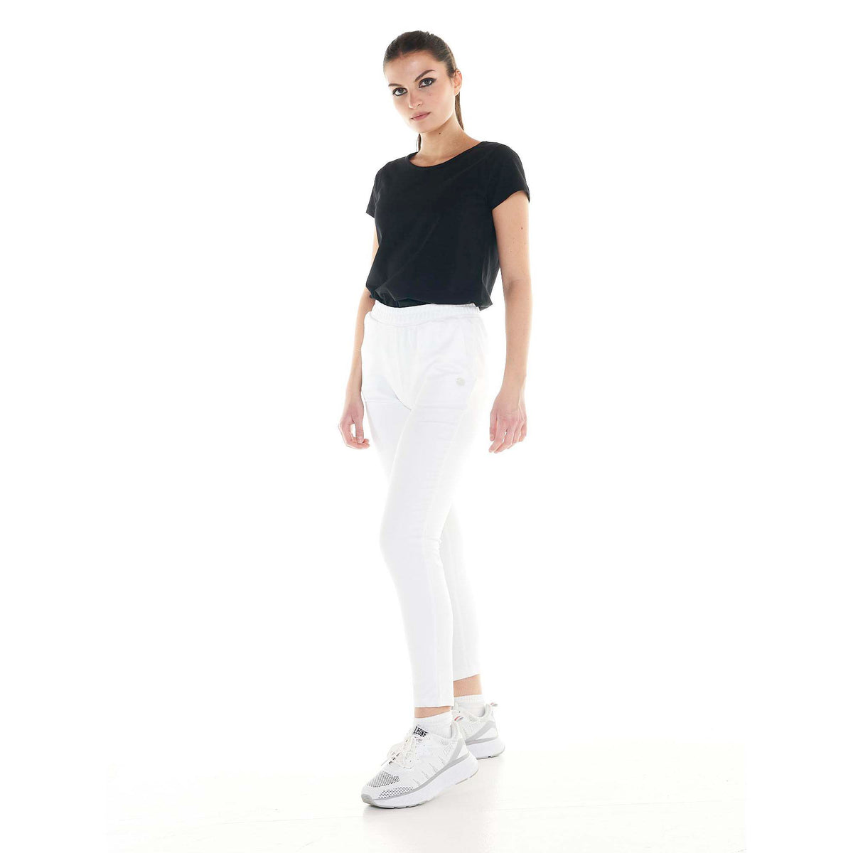 WOMAN_SWEATPANTS_BASIC_W4709P6F13_00_Image_3