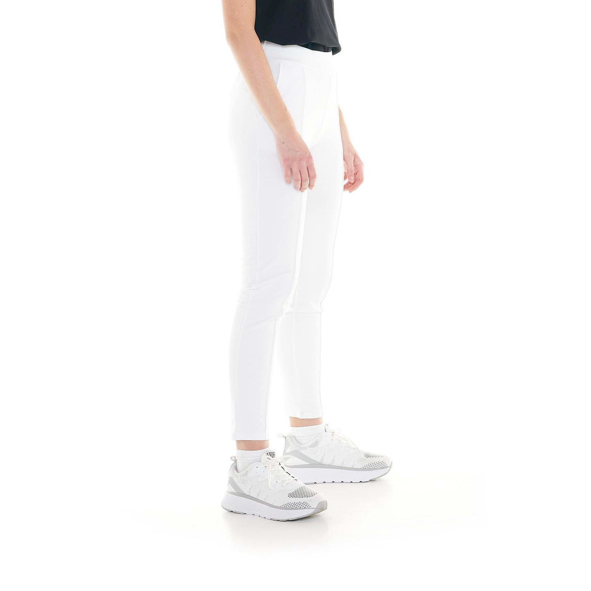 WOMAN_SWEATPANTS_BASIC_W4710P6F13_00_Image_2