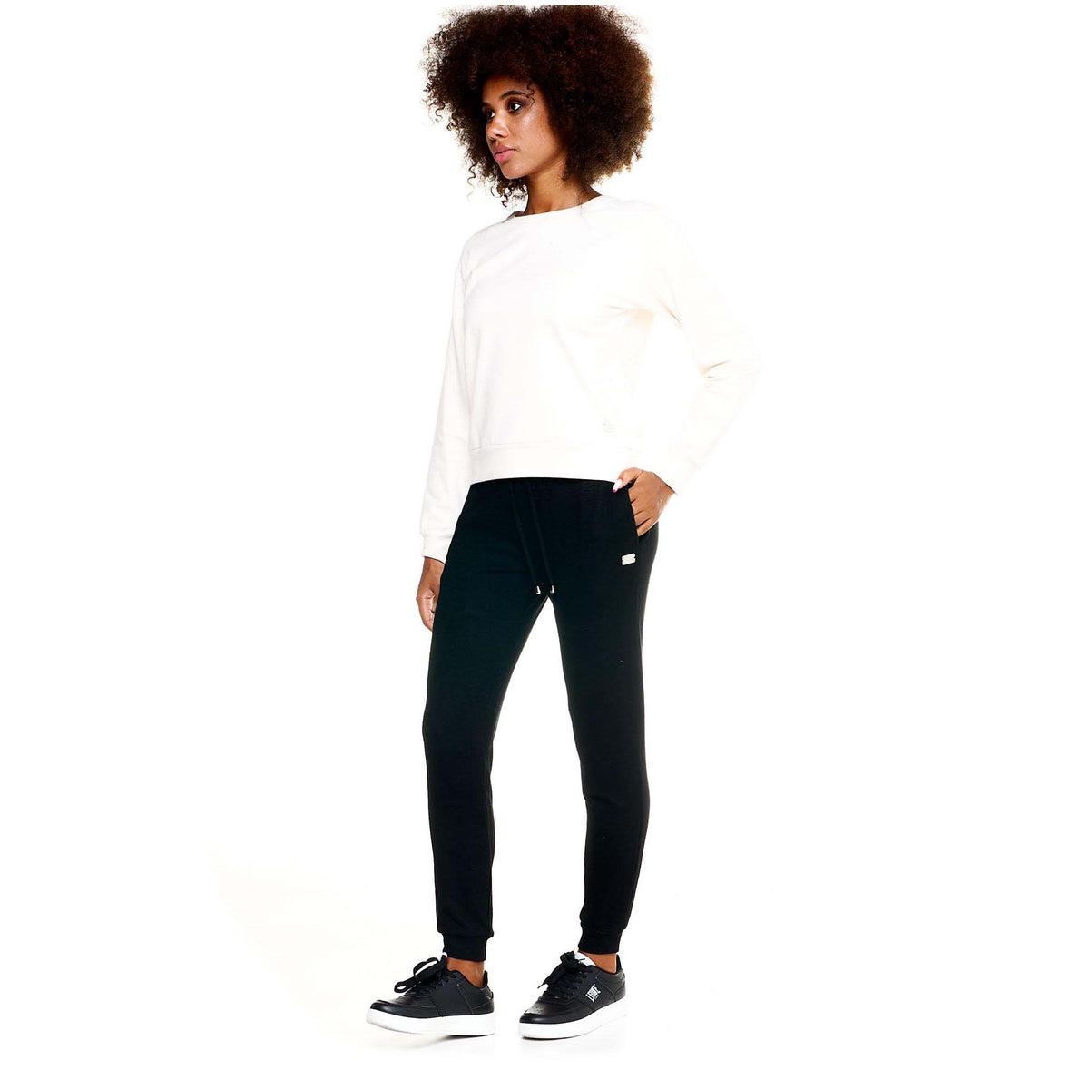 WOMAN_SWEATPANTS_BASIC_W5212P7F03_09_Image_2