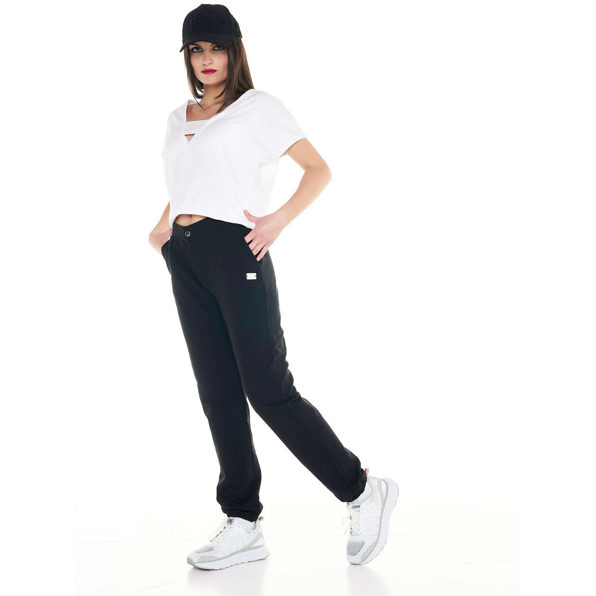 WOMAN_SWEATPANTS_CRYSTAL_W4750P6F40_09_Image_3