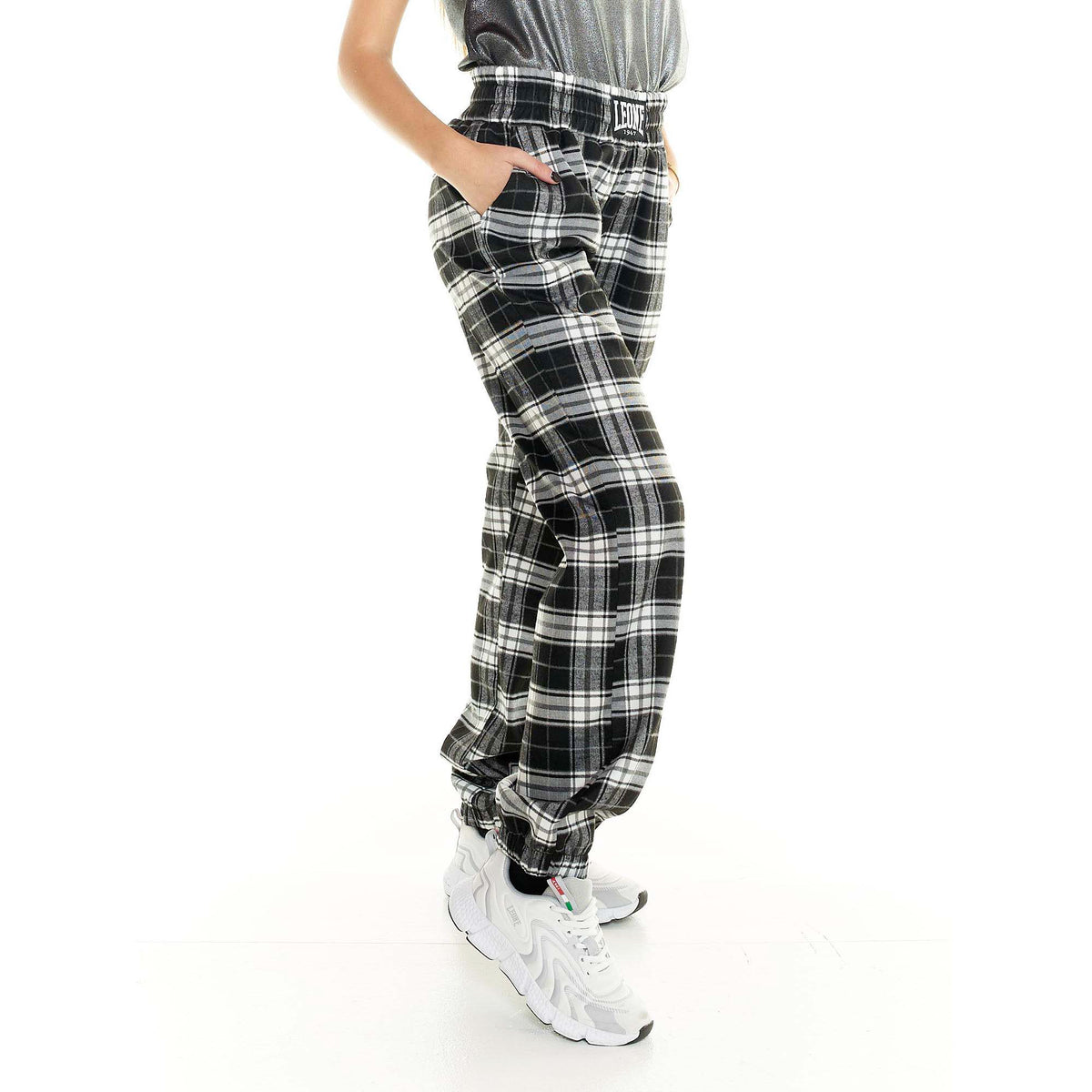 WOMAN_SWEATPANTS_LEISURE_W5248P7P02_09_Image_3