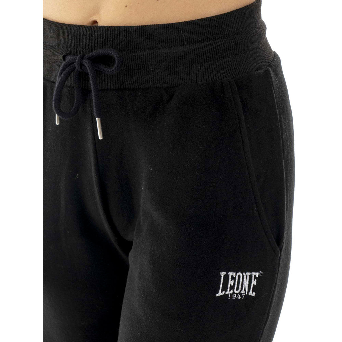 WOMAN_SWEATPANTS_RELAXED_W6167P9F24_09_Image_3