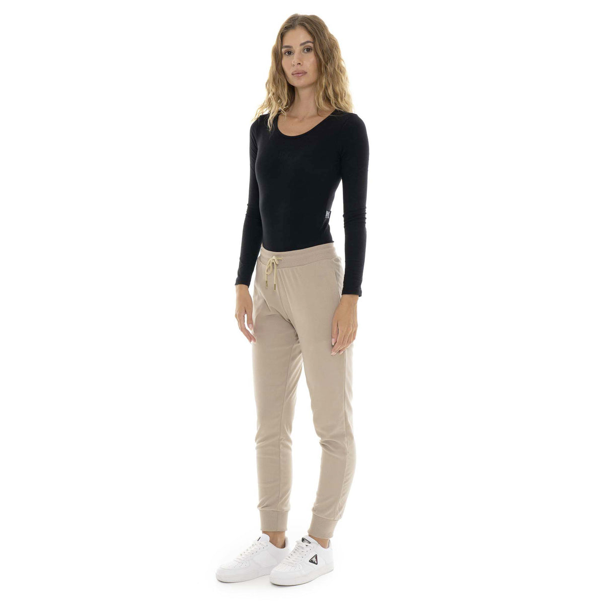 WOMAN_SWEATPANTS_RELAXED_W6170P9I00_80_Image_2
