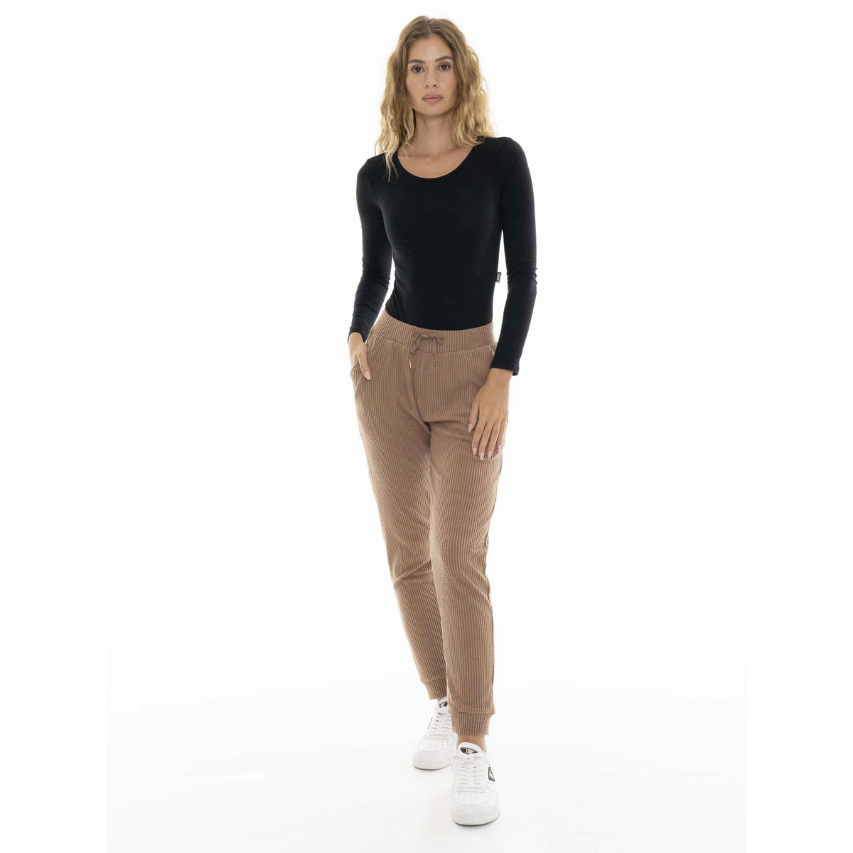 WOMAN_SWEATPANTS_RELAXED_W6174P9R08_191_Image_5