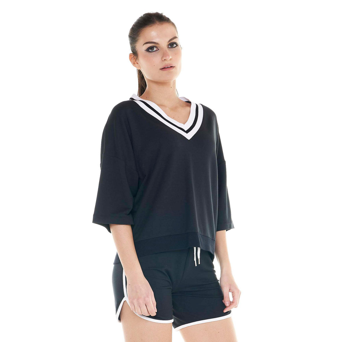WOMAN_V_COLLAR_BLACK_BORING_W4773S6M01_09_Image_2