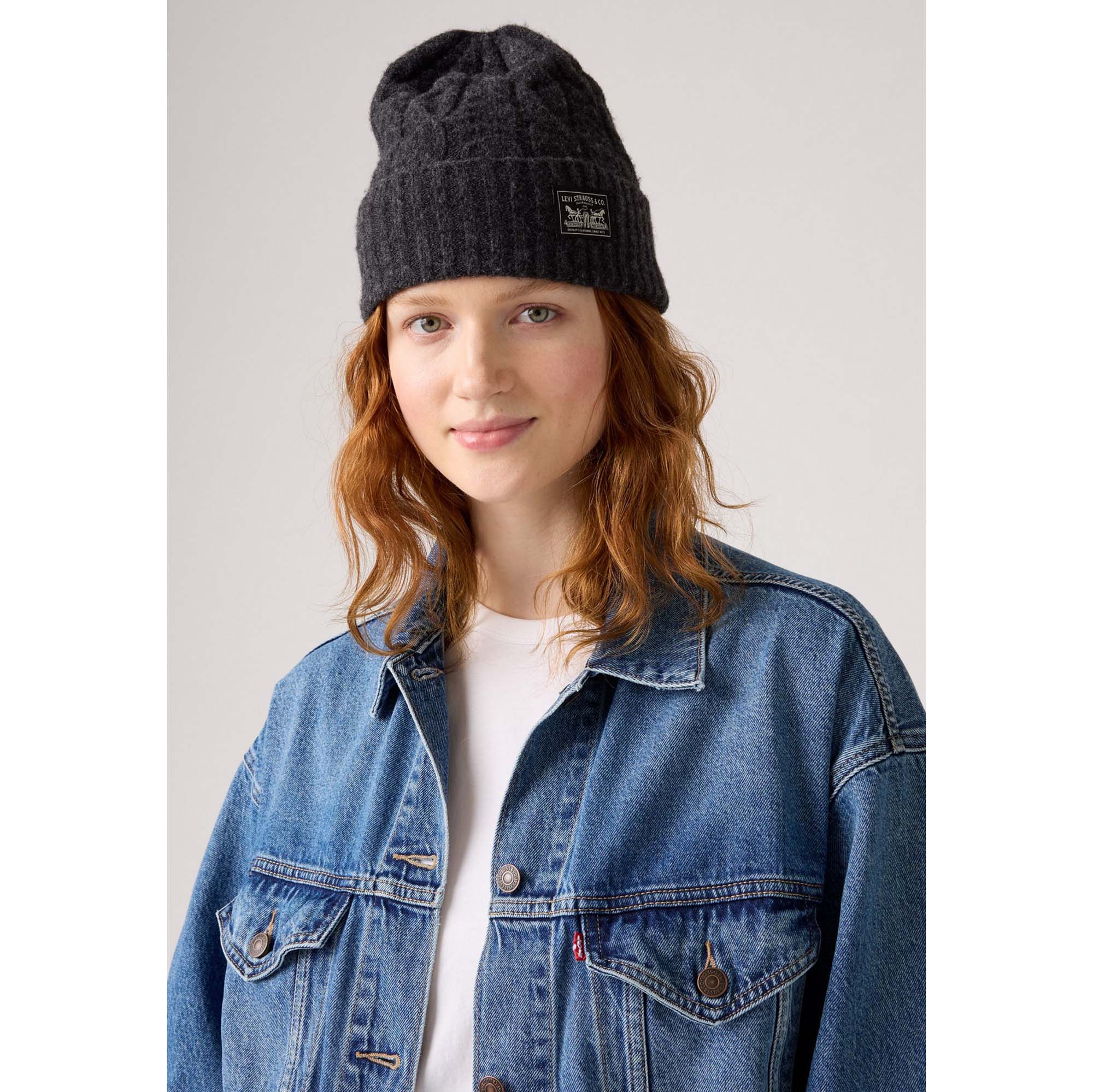 WOMENS_BACKPATCH_BEANIE_-_HOLIDAY_CABLE_004D4_0000_Image_2