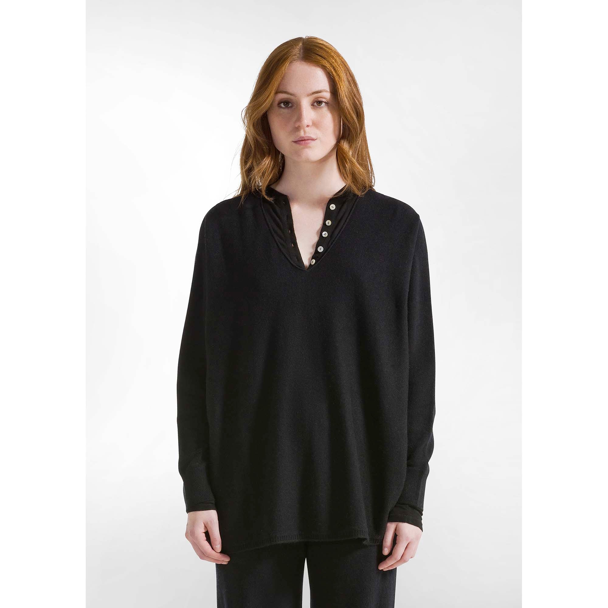 WOOLY_BLEND_V-NECK_SWEATER_D12182_10009_Image_2