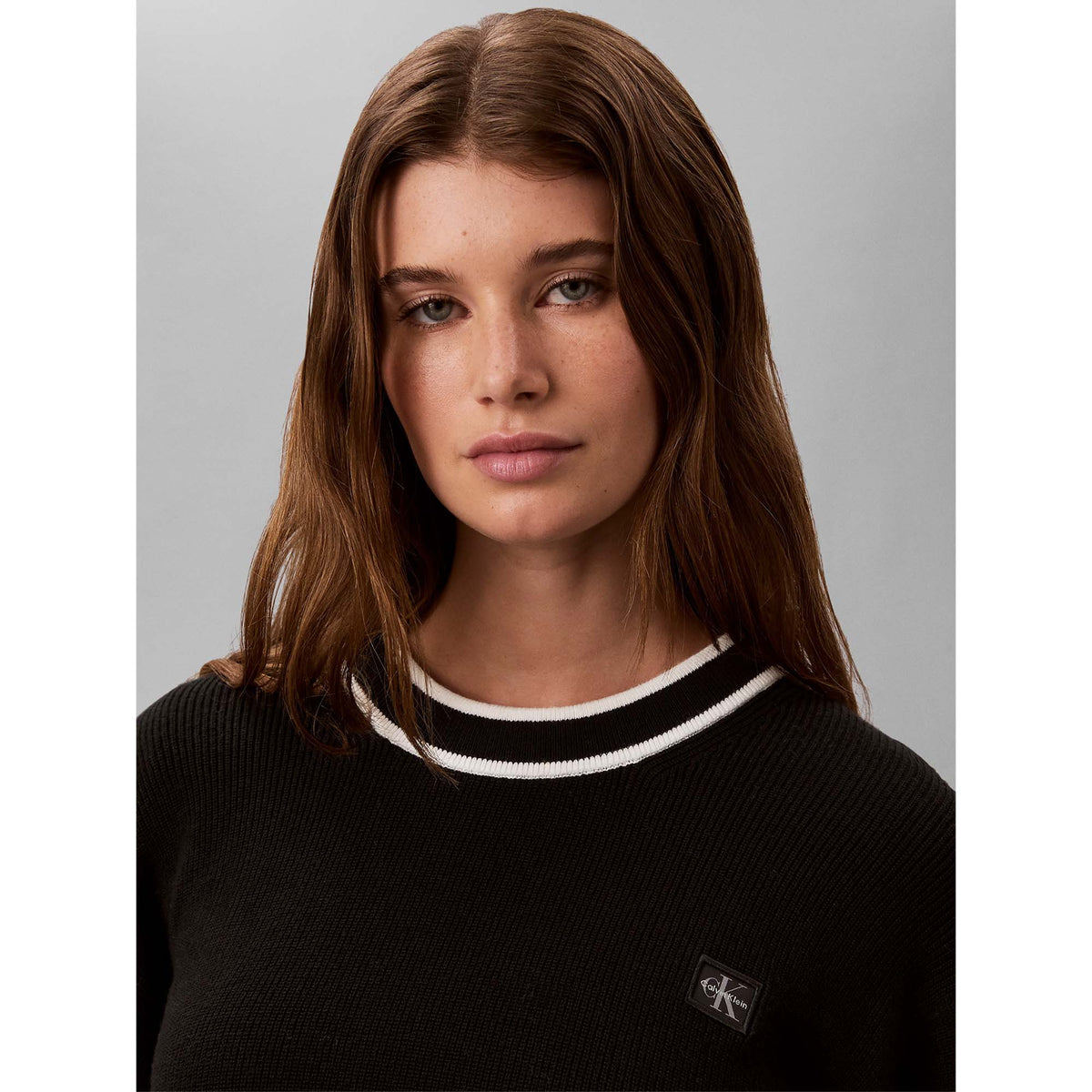 WOVEN_LABEL_CREWNECK_LV047H303G_UB1_Image_4