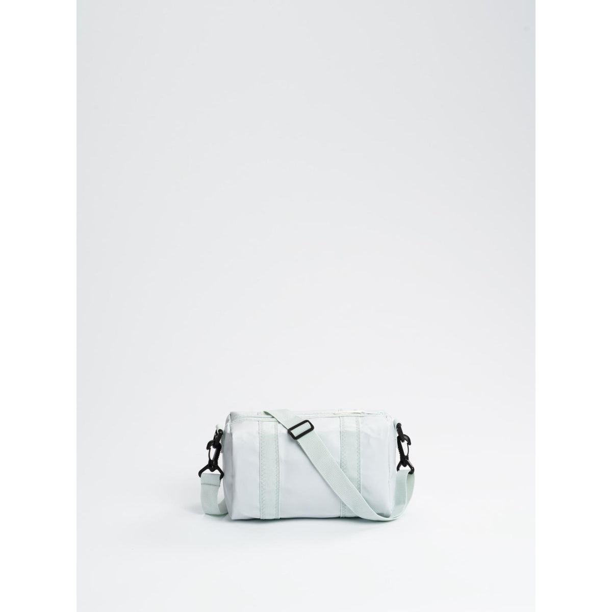 WR_DUFFLE_BAG_20_XS_A463008S01_W68_Image_2