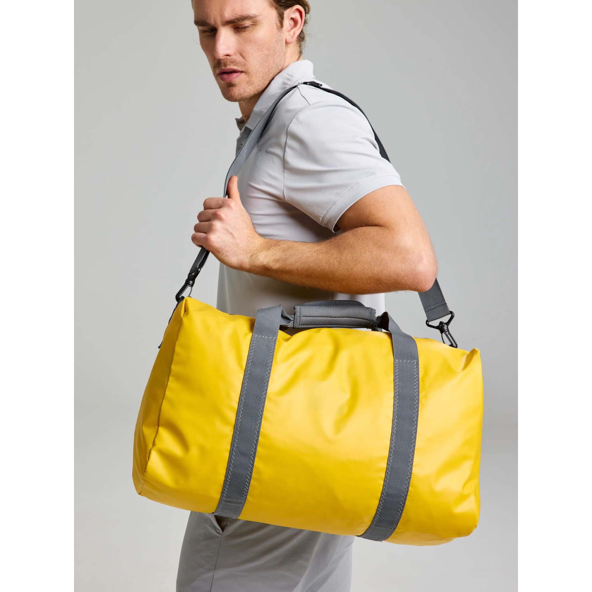 WR_DUFFLE_BAG_M_A463004S00_W41_Image_2