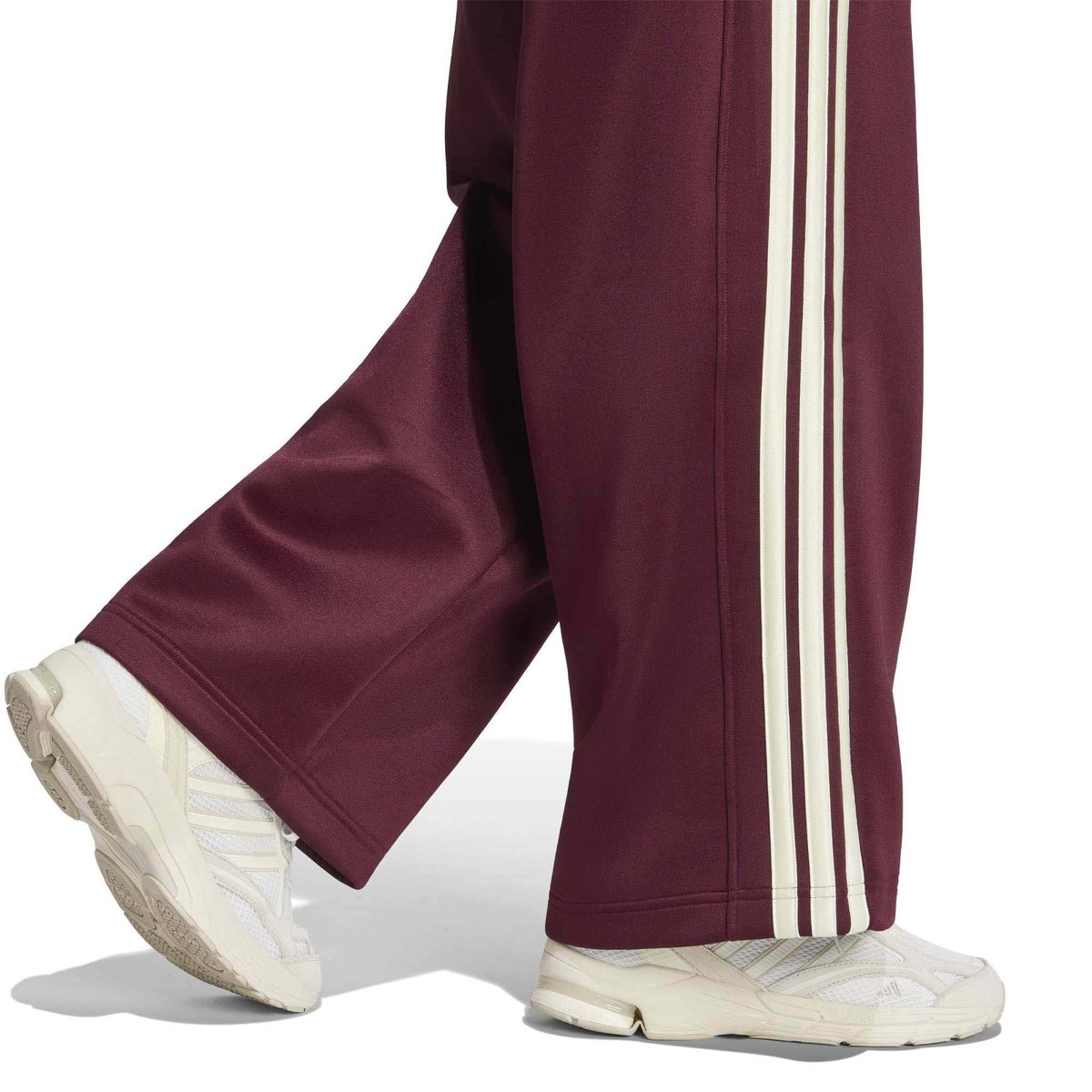W_STADIUM_TP_KY8168_MAROONI_Image_6